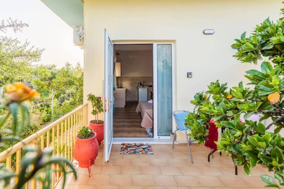 Summer Rose Garden Getaway - A Step To The Beach Kalamata Luaran gambar